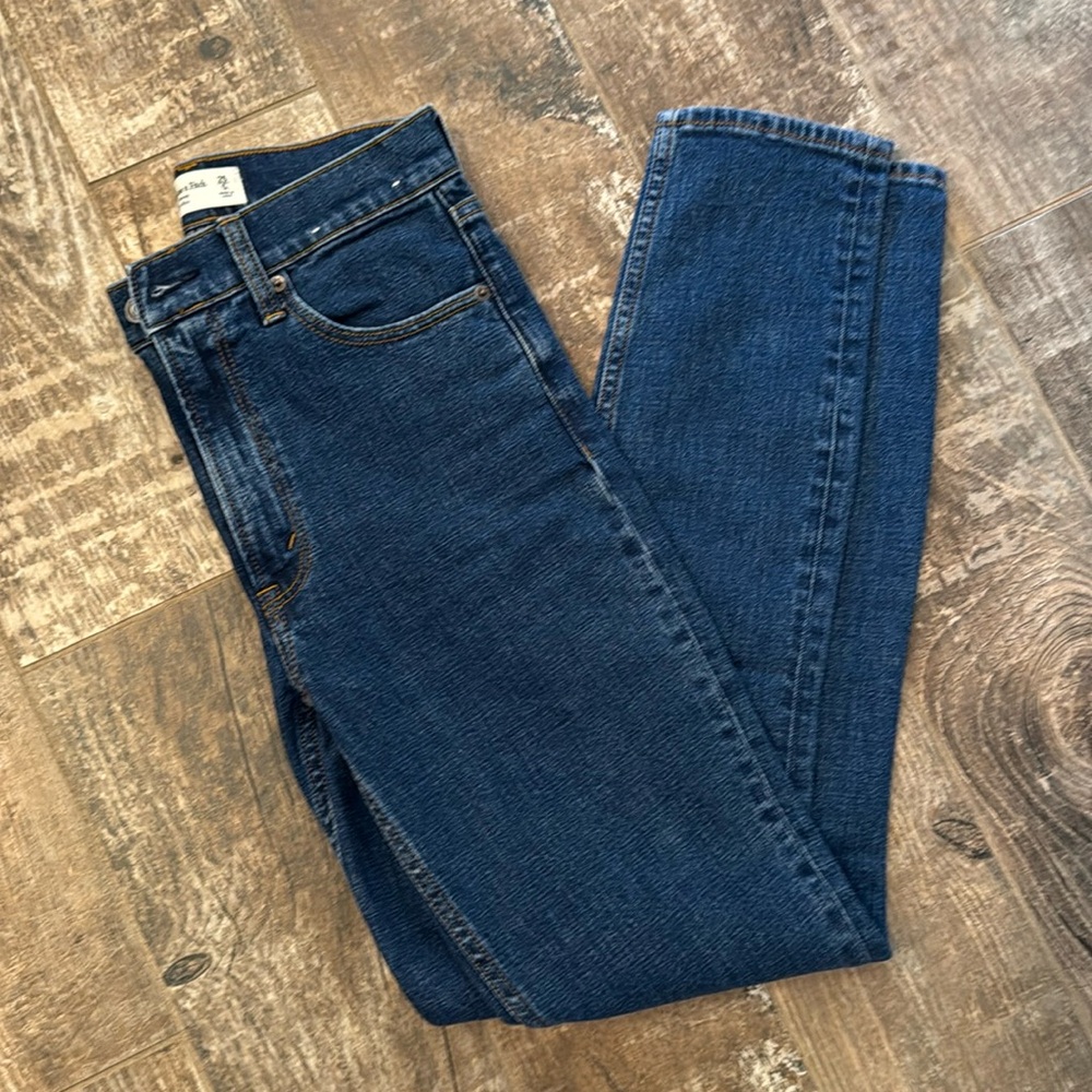 abercrombie skinny jeans.